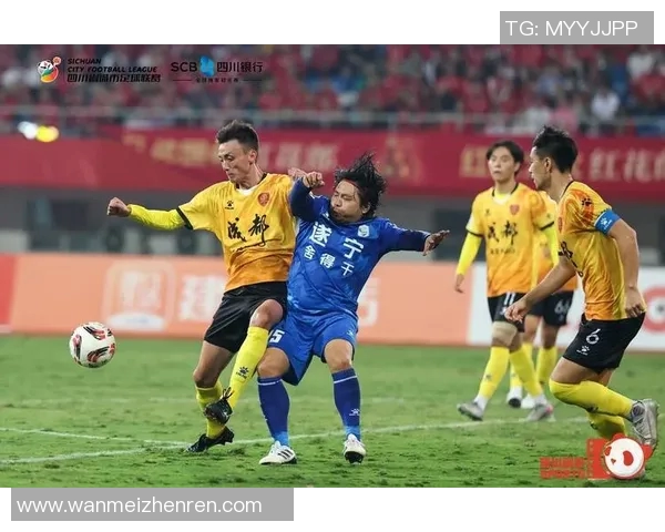 成都足球队团队协作引发热议欧冠足球赛场上的争议与启示